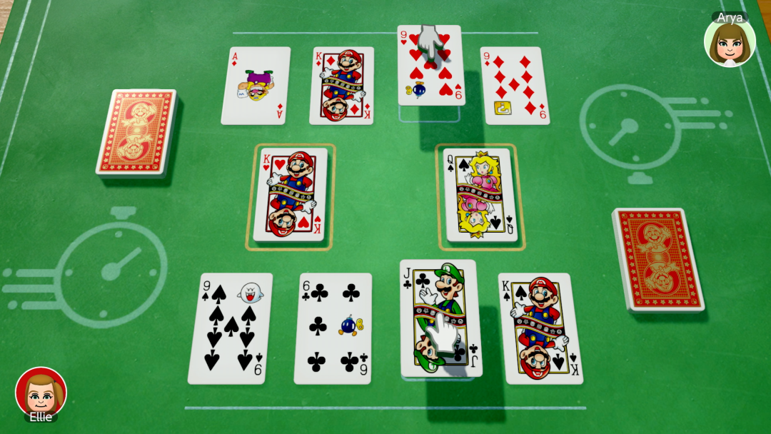 排七撲克牌遊戲進行畫面，玩家依序出牌比拚策略與順序判斷